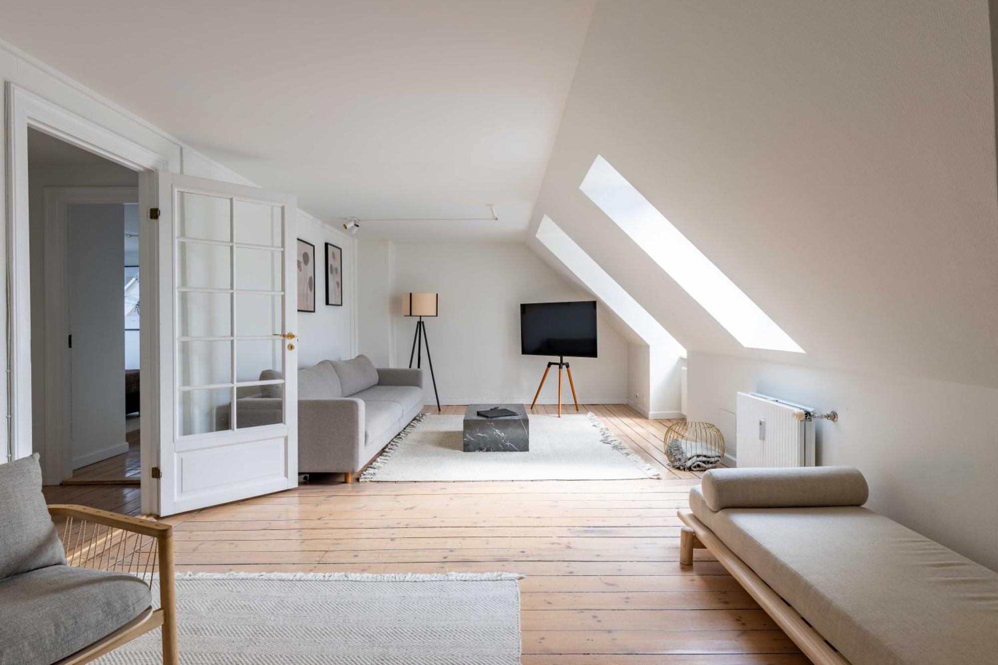Cozy 2 Bedroom In Peaceful Neighbourhood Apartment