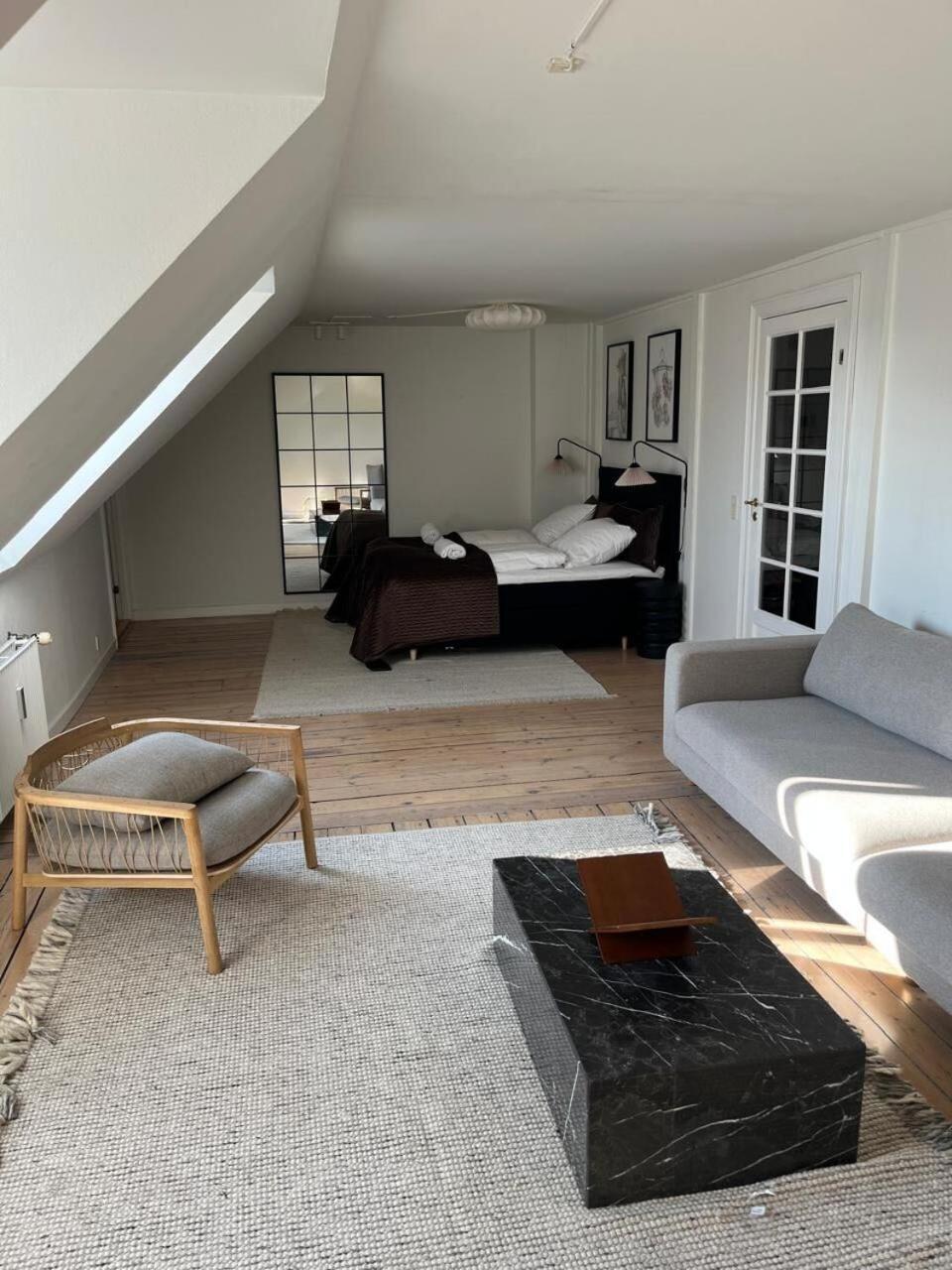 Cozy 2 Bedroom In Peaceful Neighbourhood
